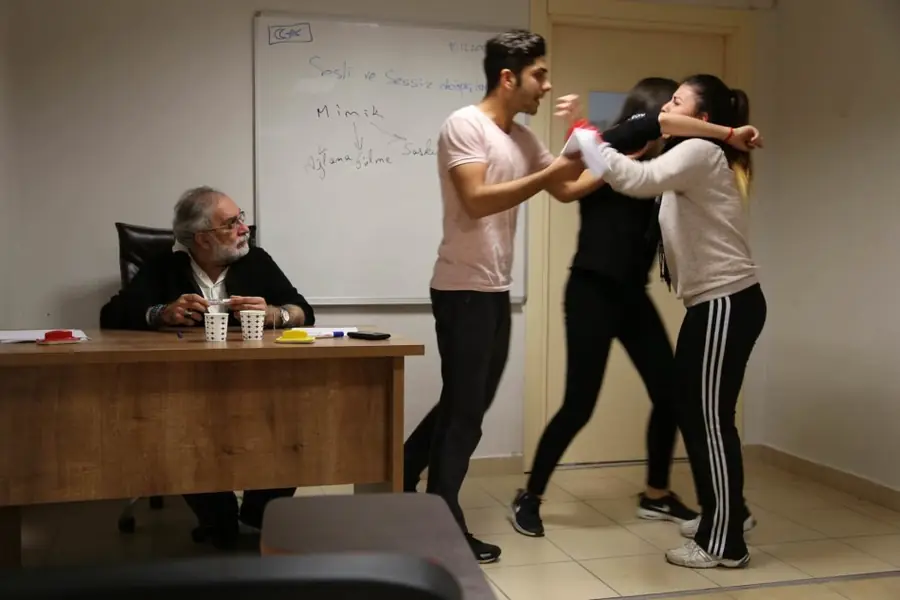 Tiyatro Oyunculuğu İçin Gerekli Olan Özellikler